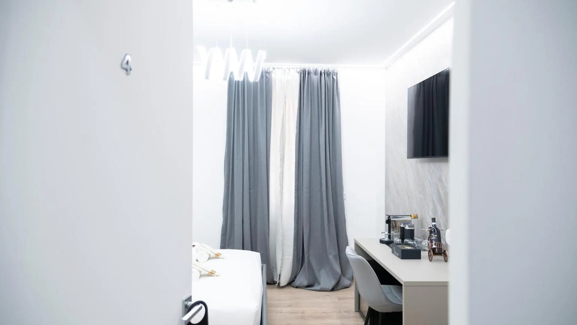 Bed & Breakfast Teulada Luxury Rooms Rome Italy
