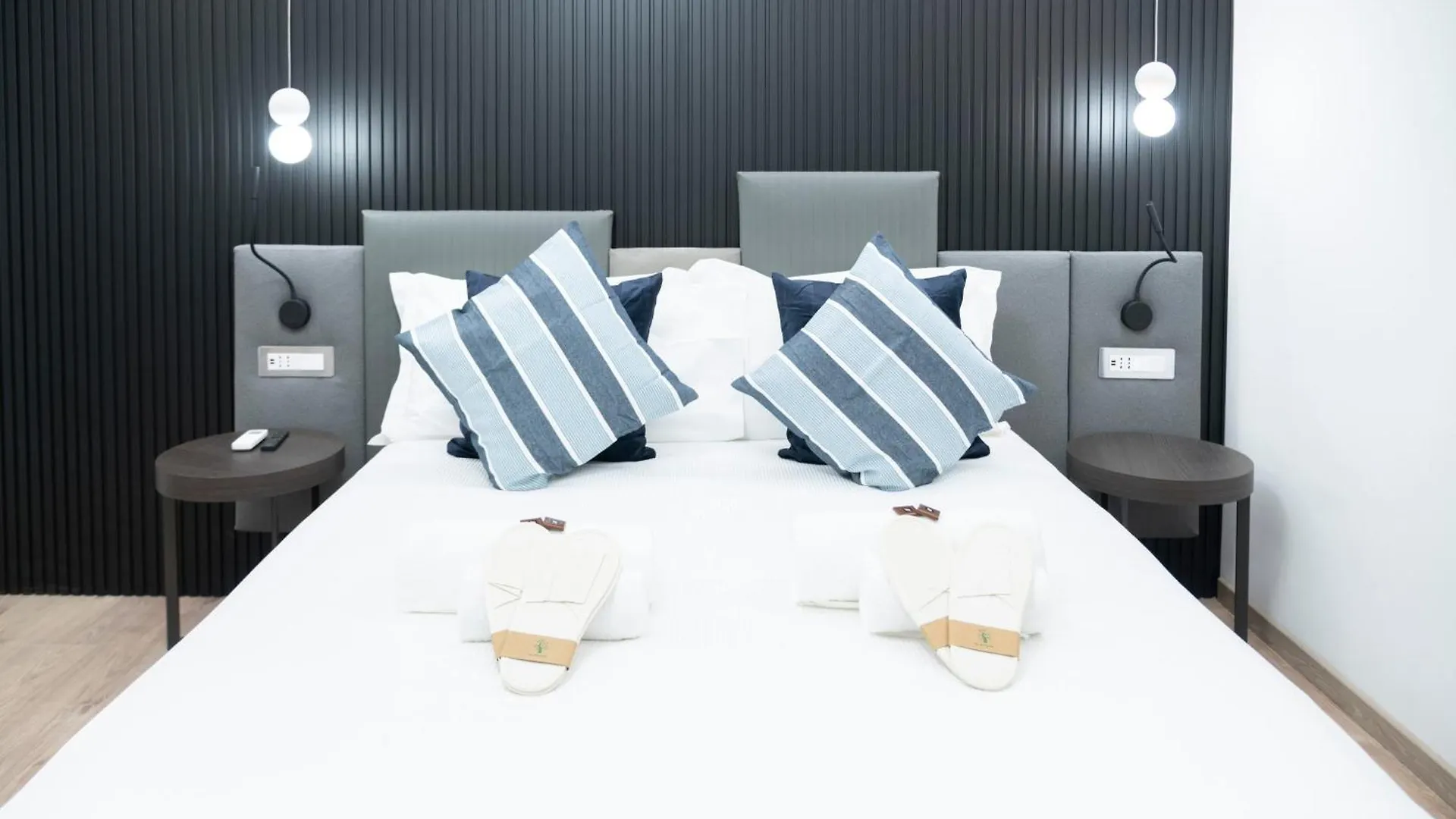 Teulada Luxury Rooms Rome Bed & Breakfast